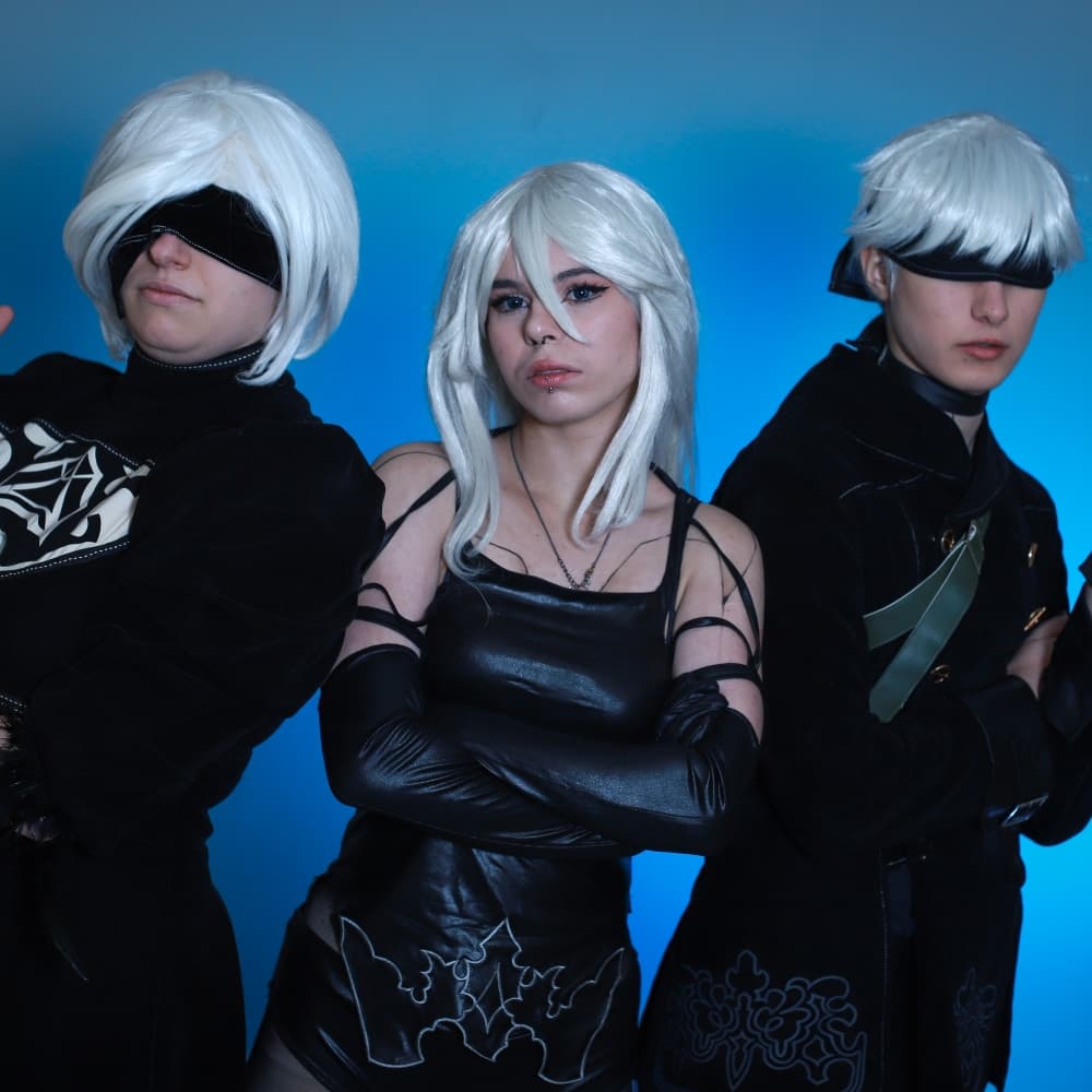 Trio 2B, A2 et 9S - NieR cosplay photoshoot cover
