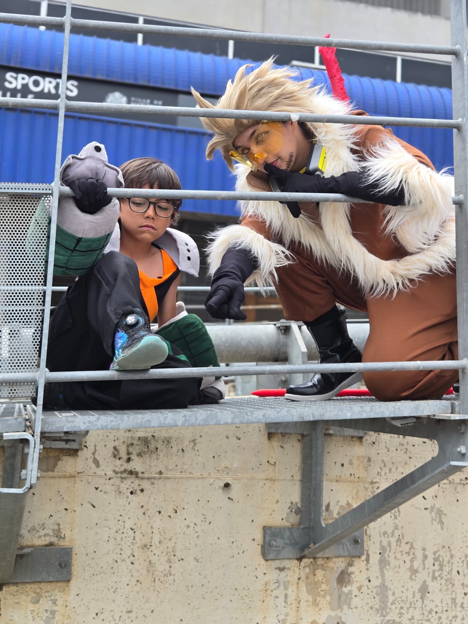 Hawks et mini bakugo - Photo 5