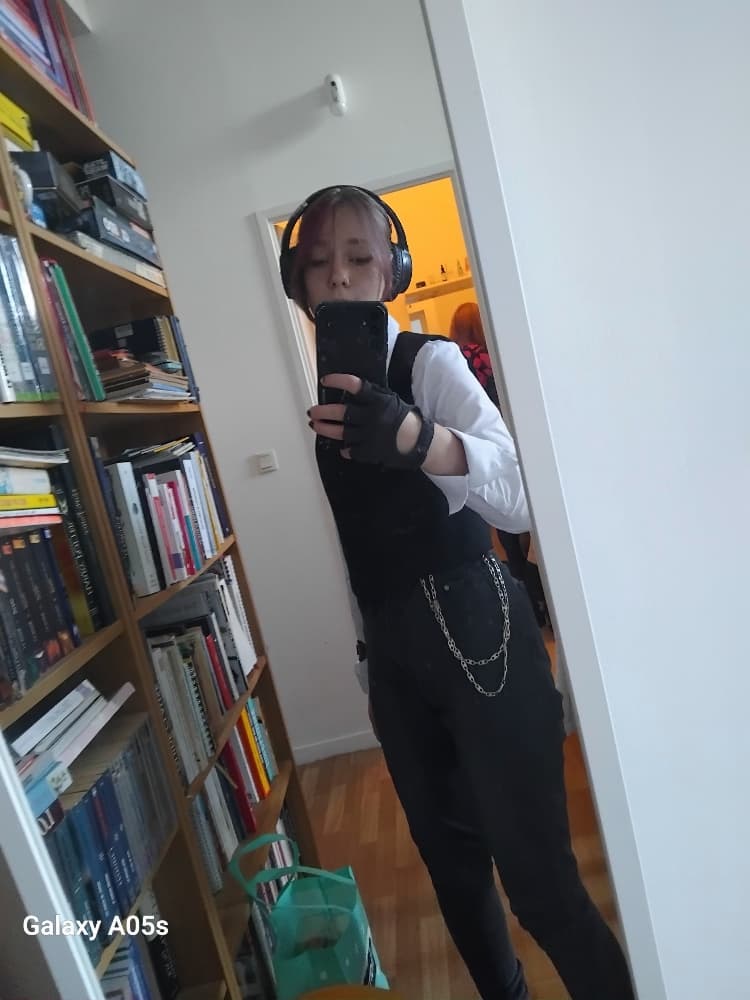 OC Lucia Woods - Photo 1