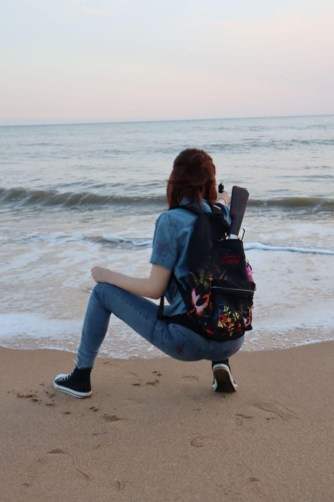 Ellie TLOU2 beach - Photo 13