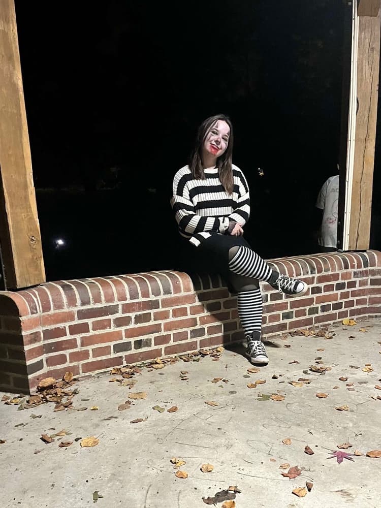 Laughing Jill - Photo 1