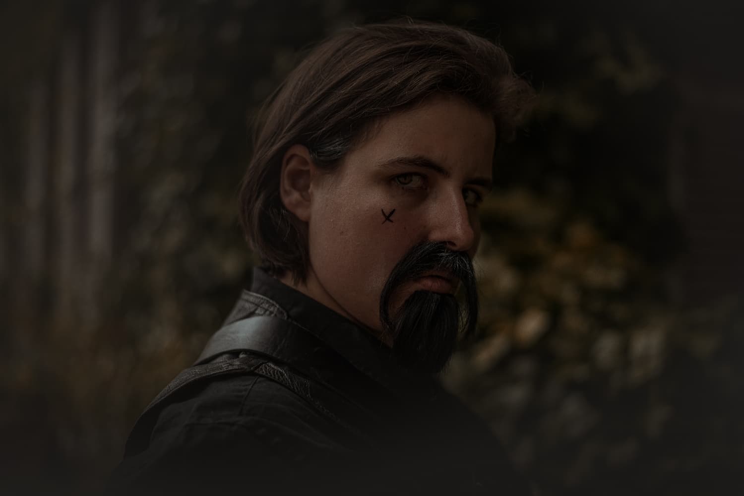 Izzy hand  - Photo 3