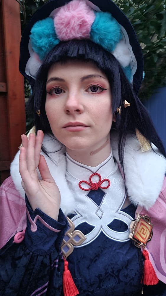 Yun Jin en extérieur - Photo 1