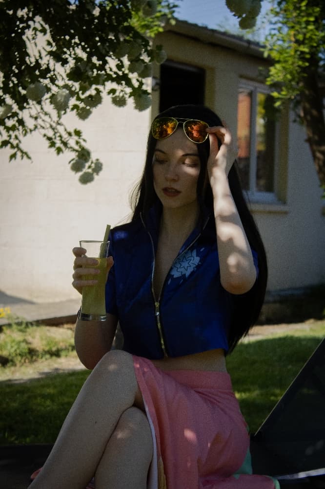 Robin in garden - Photo 5