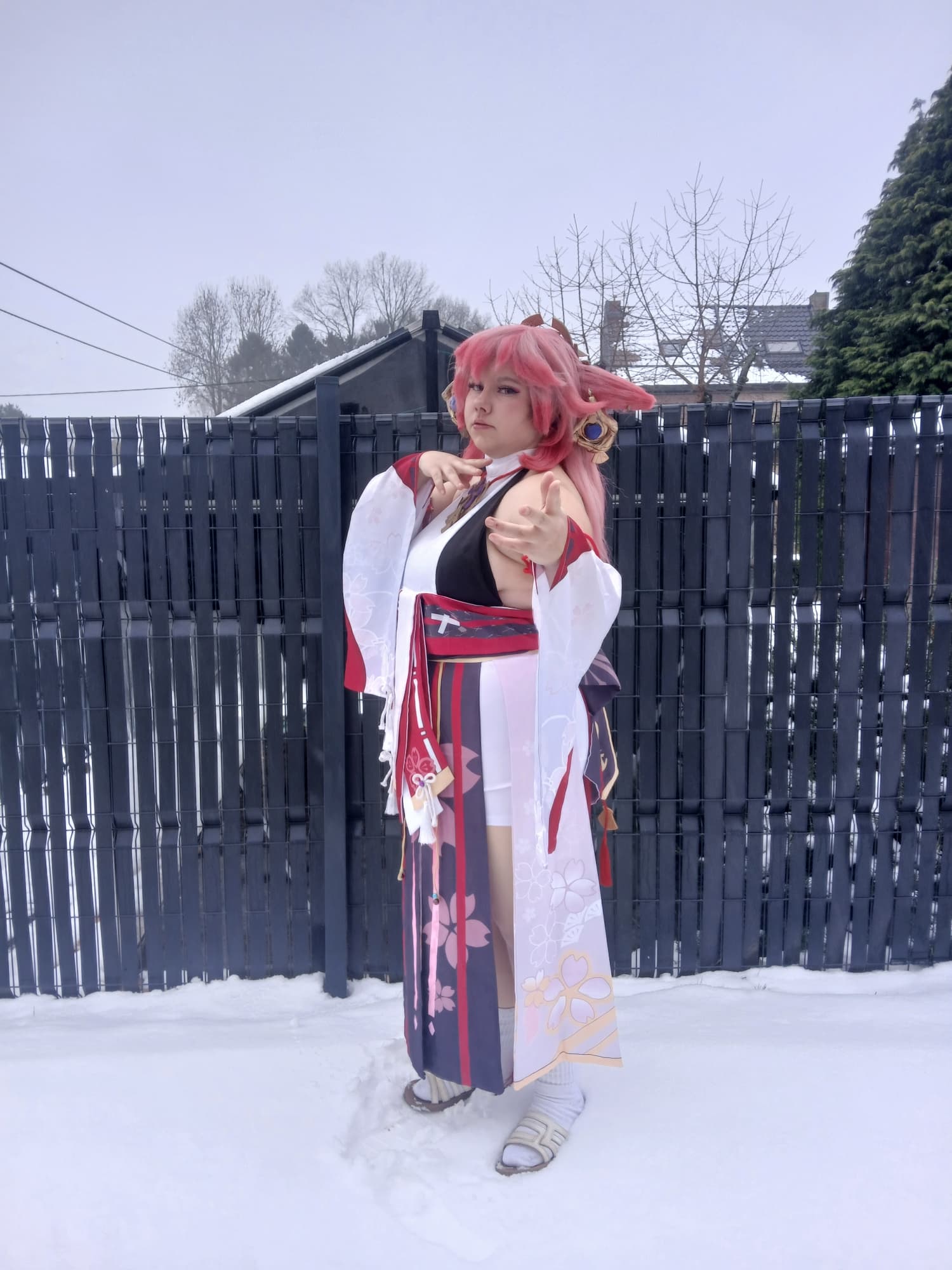 Yae miko in snow - Photo 2