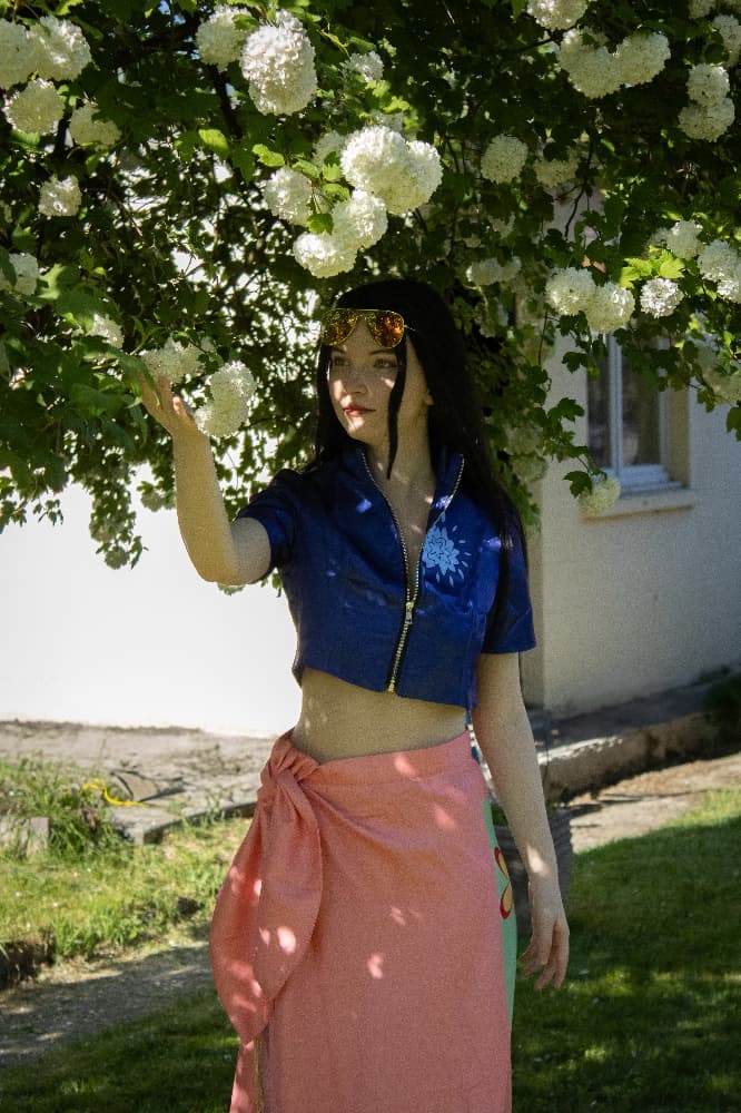 Robin in garden - Photo 6