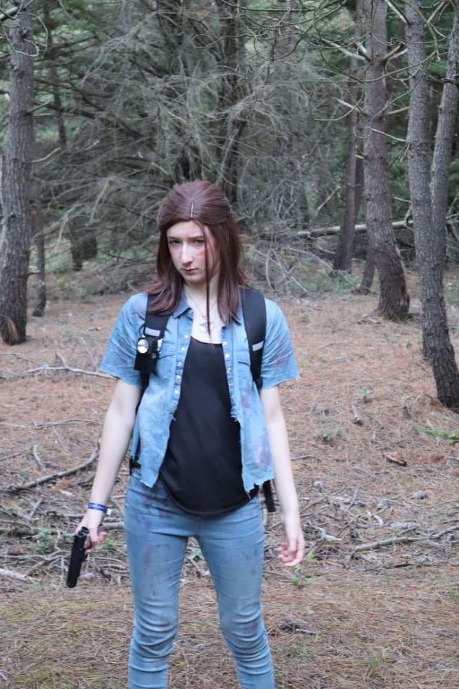 Ellie TLOU2 forest - Photo 8