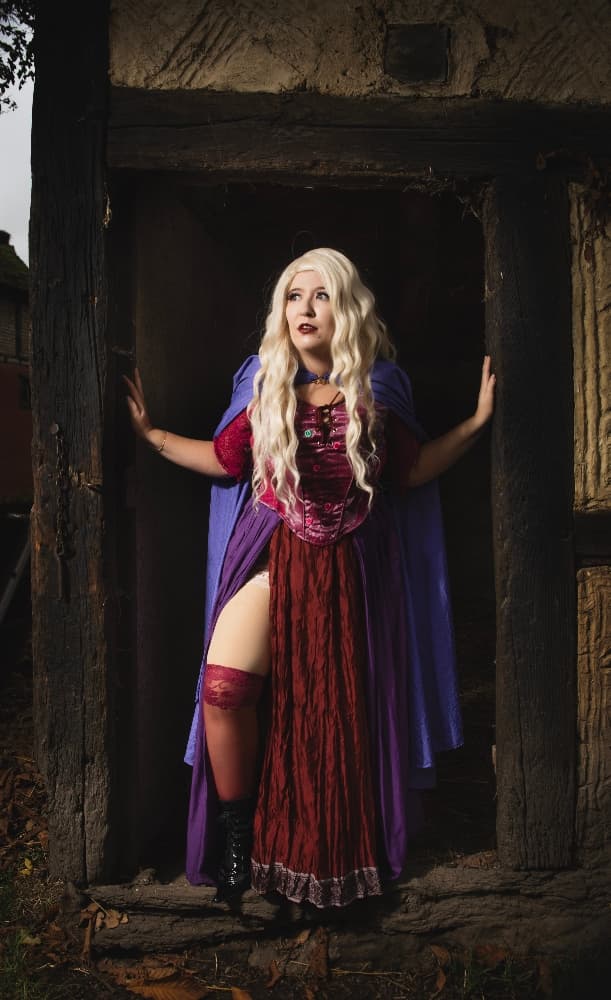 Sarah Sanderson  - Photo 5