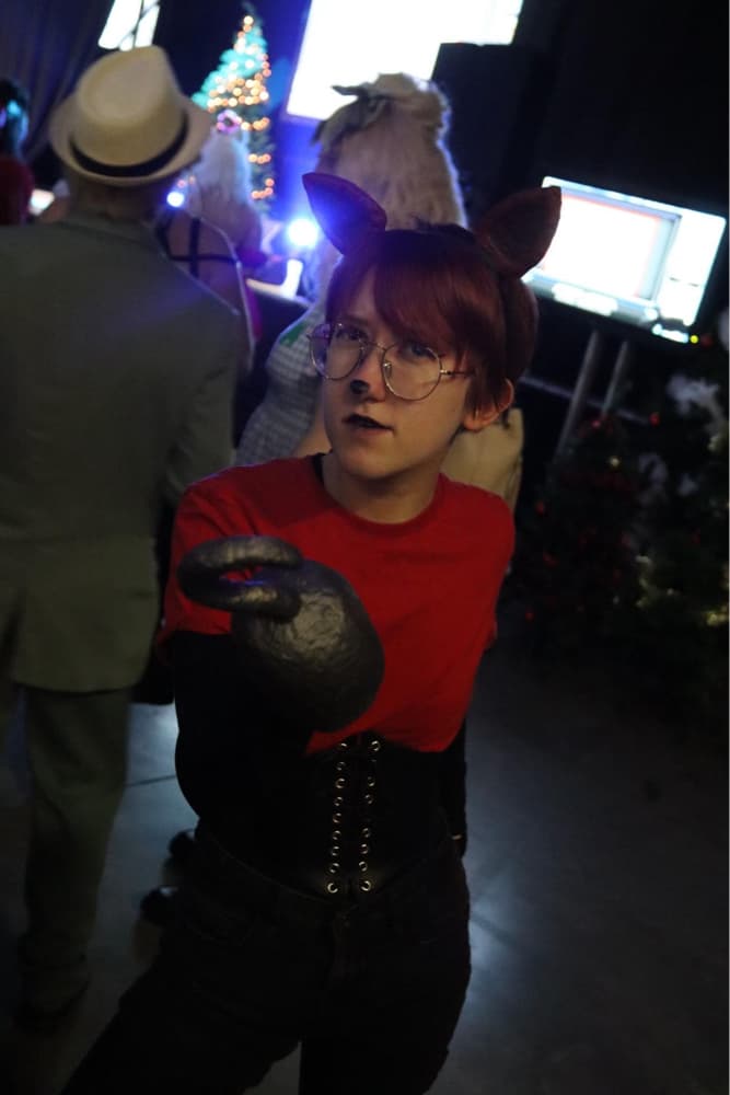 Foxy Human - Photo 3