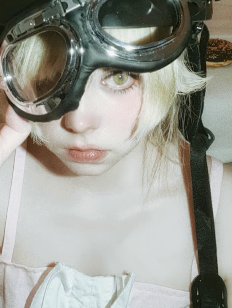 Shinobu Oshino - Photo 4