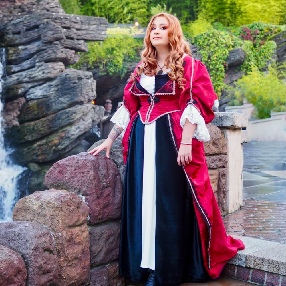 Elisabeth Swann - Pirates of the Caribbean cosplay photoshoot cover