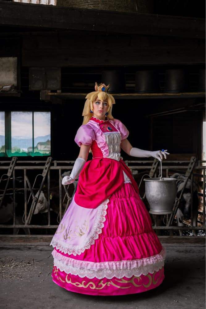 Peach at the farm 🐮 - Photo 2