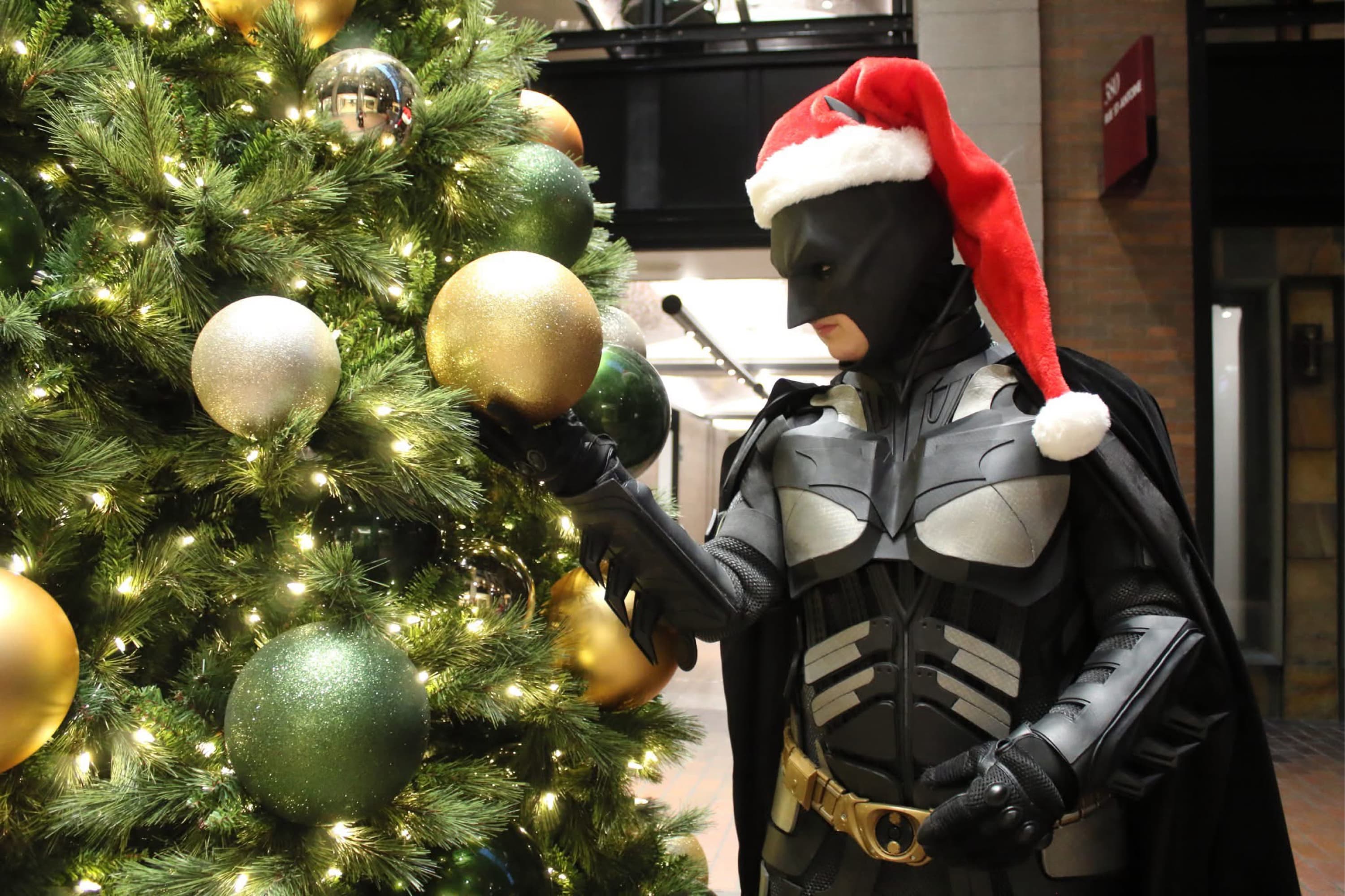The Bat Santa - Photo 5
