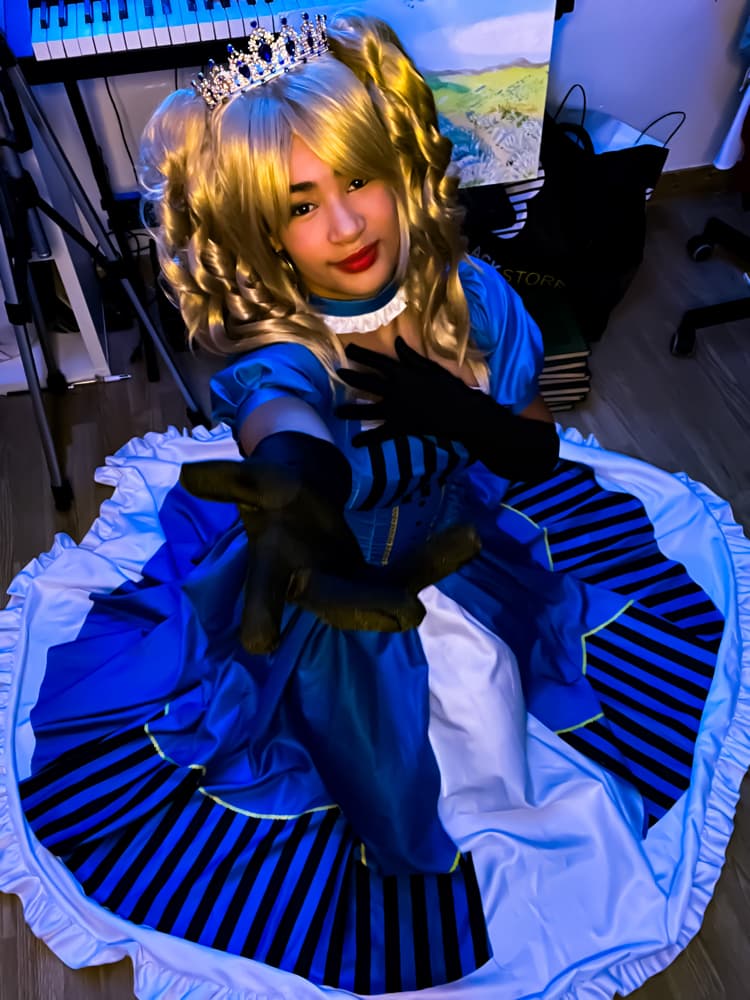 Elisabeth C.M - Photo 4