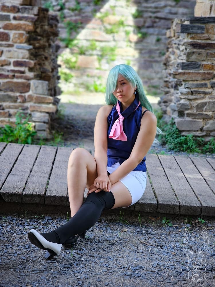 Elizabeth Liones  - Photo 3