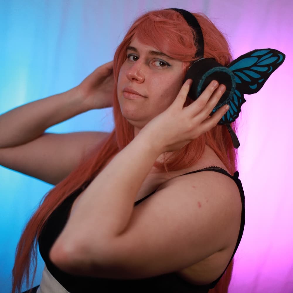 Luka Magnet - Vocaloid cosplay photoshoot cover