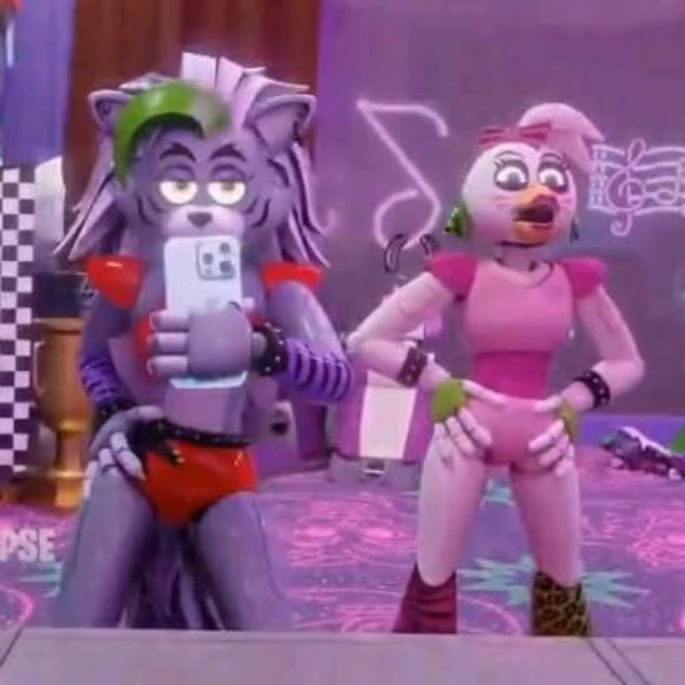 Roxanne and Chica 🎸🎶