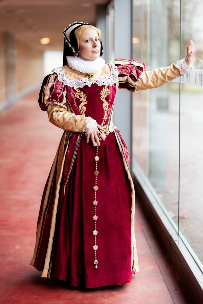 Mary I of England Cosplay - Photo 11