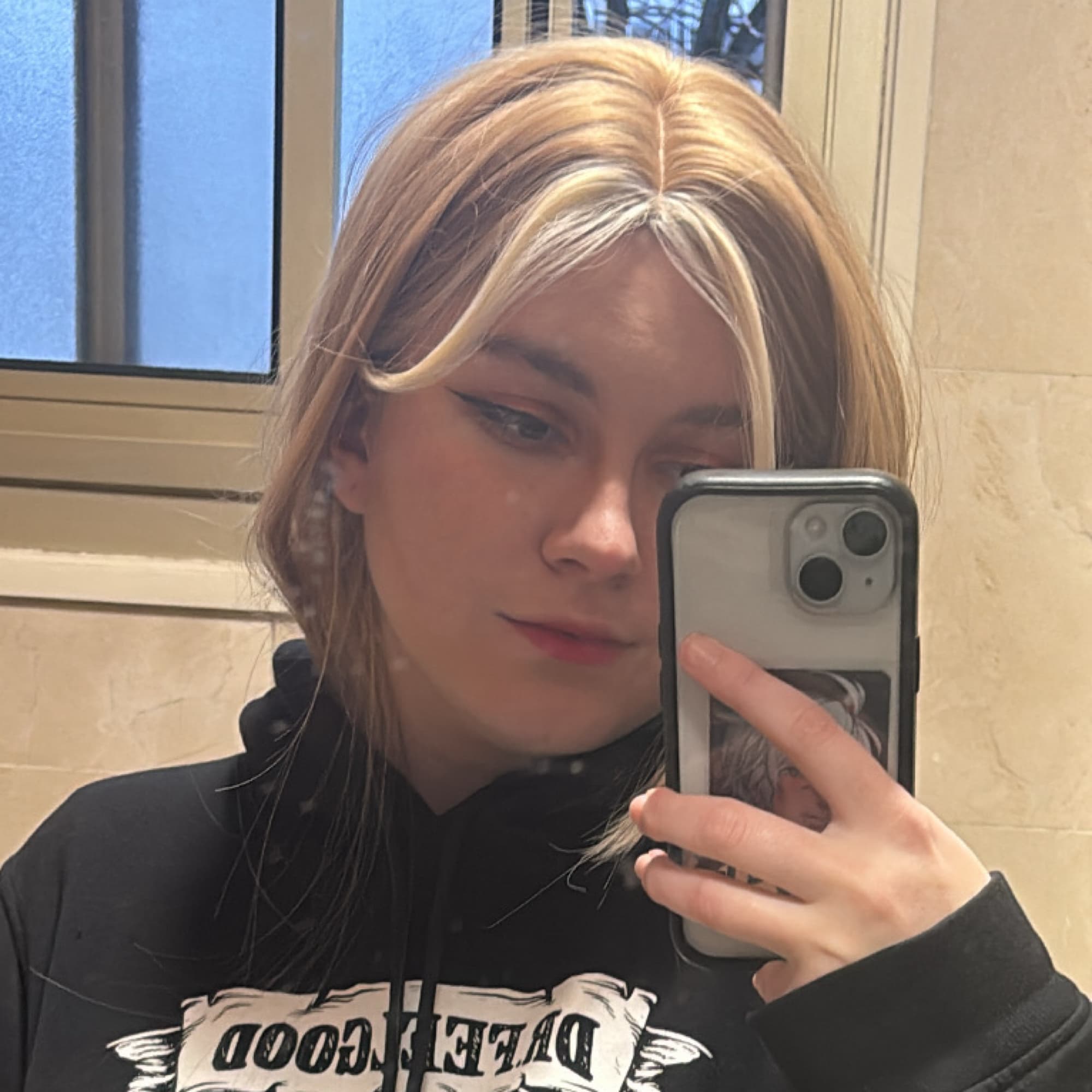 Cos-teste Allison  - All for the Game cosplay photoshoot cover