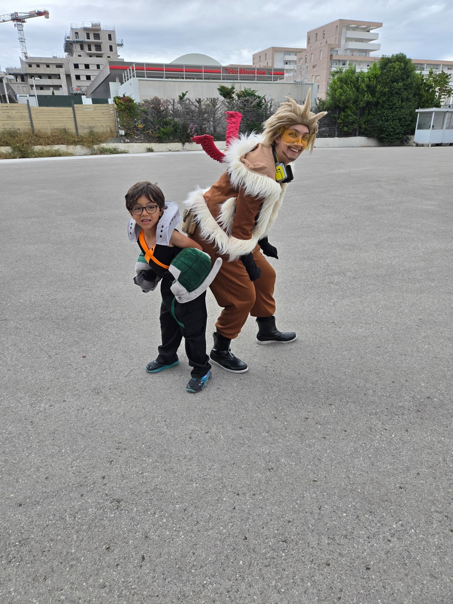 Hawks et mini bakugo - Photo 25