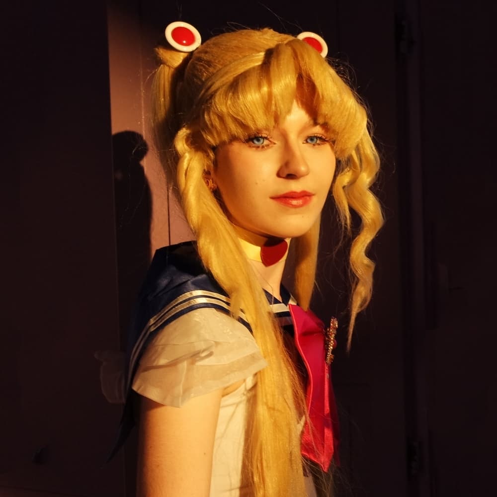 Sailor Moon - Sailor Moon cosplay photoshoot cover