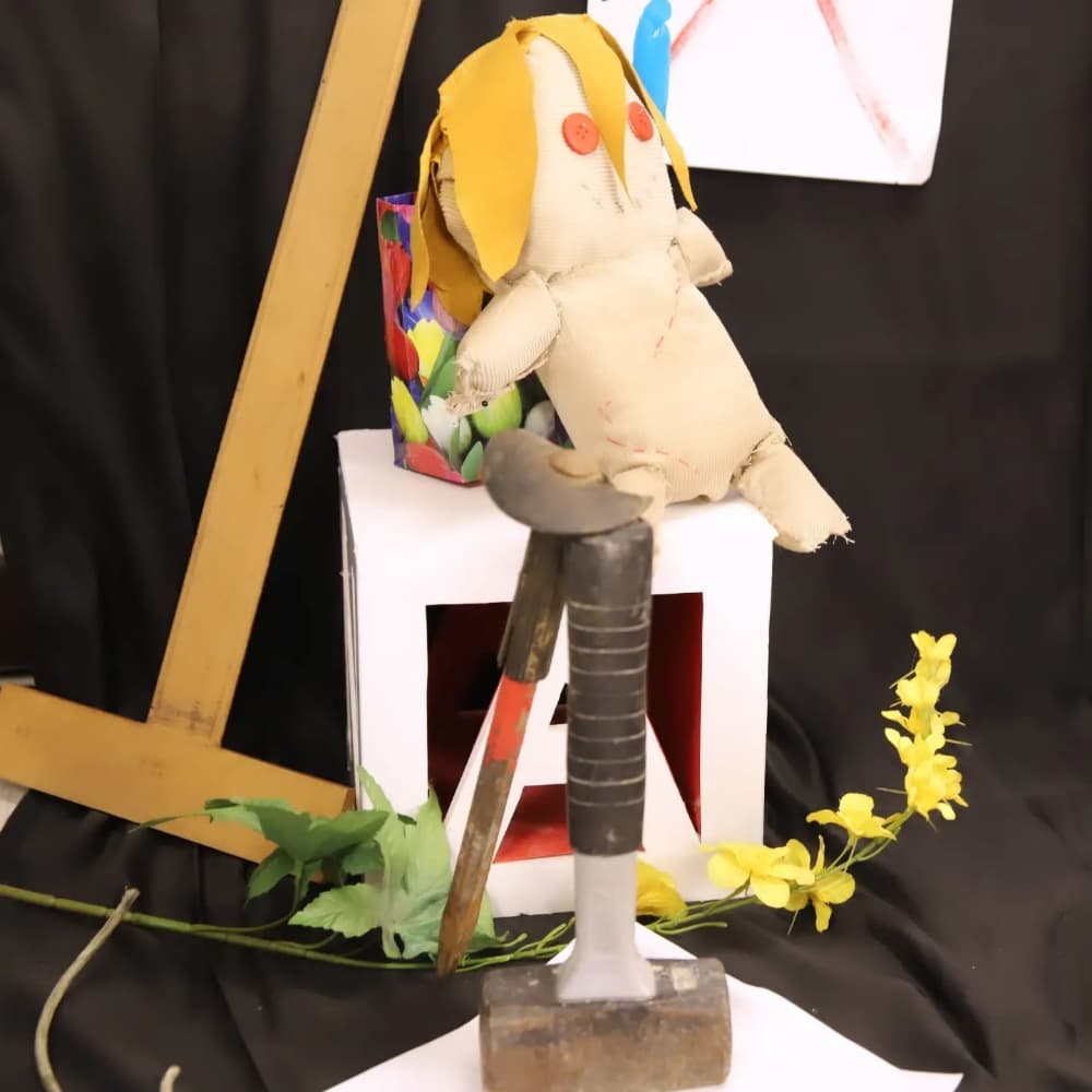 Writing on the walls - Photo 3