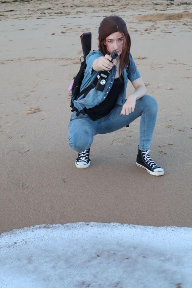 Ellie TLOU2 beach - Photo 4