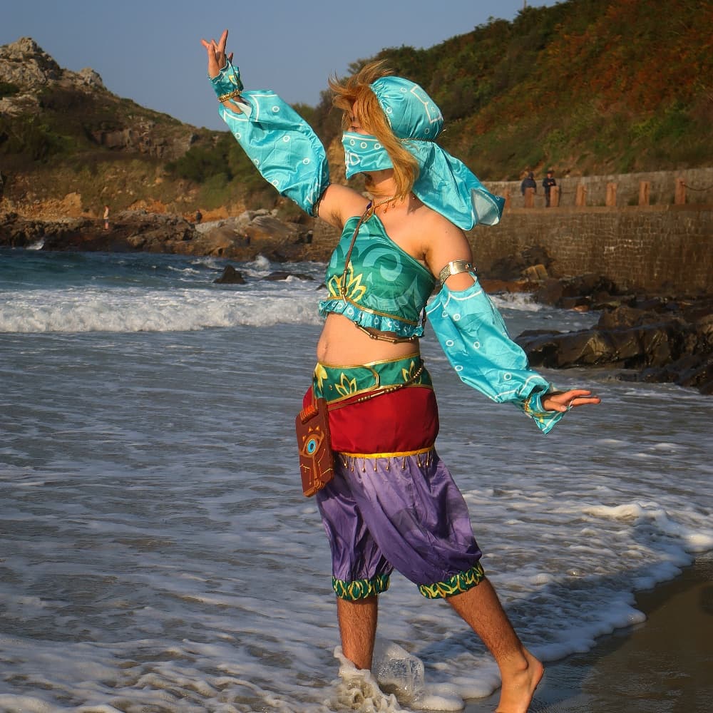 Link gerudo plage - The Legend of Zelda cosplay photoshoot cover