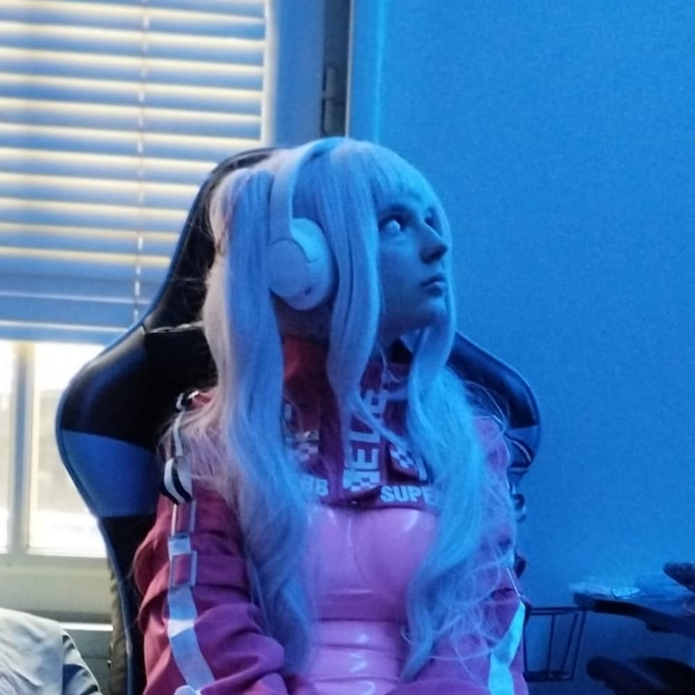 Alice - Alice in Wonderland cosplay photoshoot cover