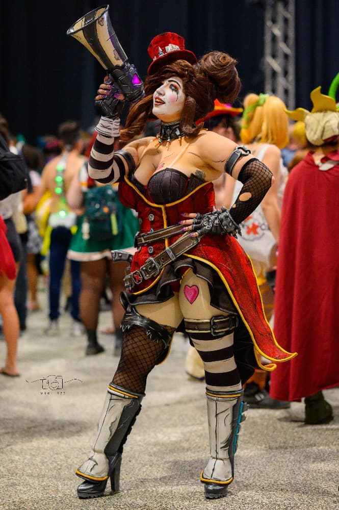 Moxxi by Dianae - Photo 1