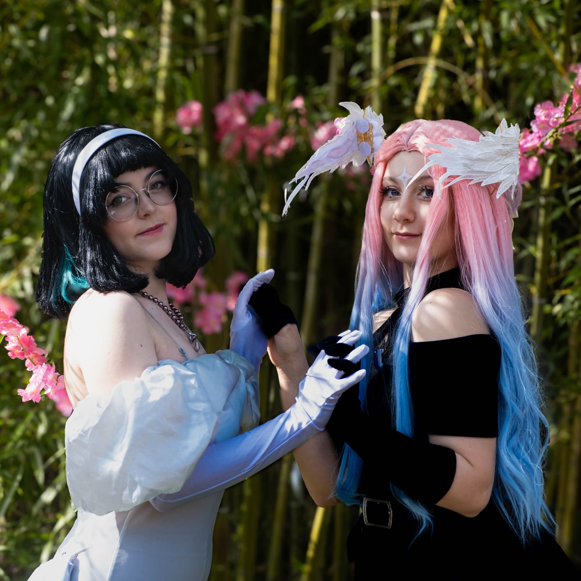 Sua and Mizi - Alien Stage cosplay photoshoot cover
