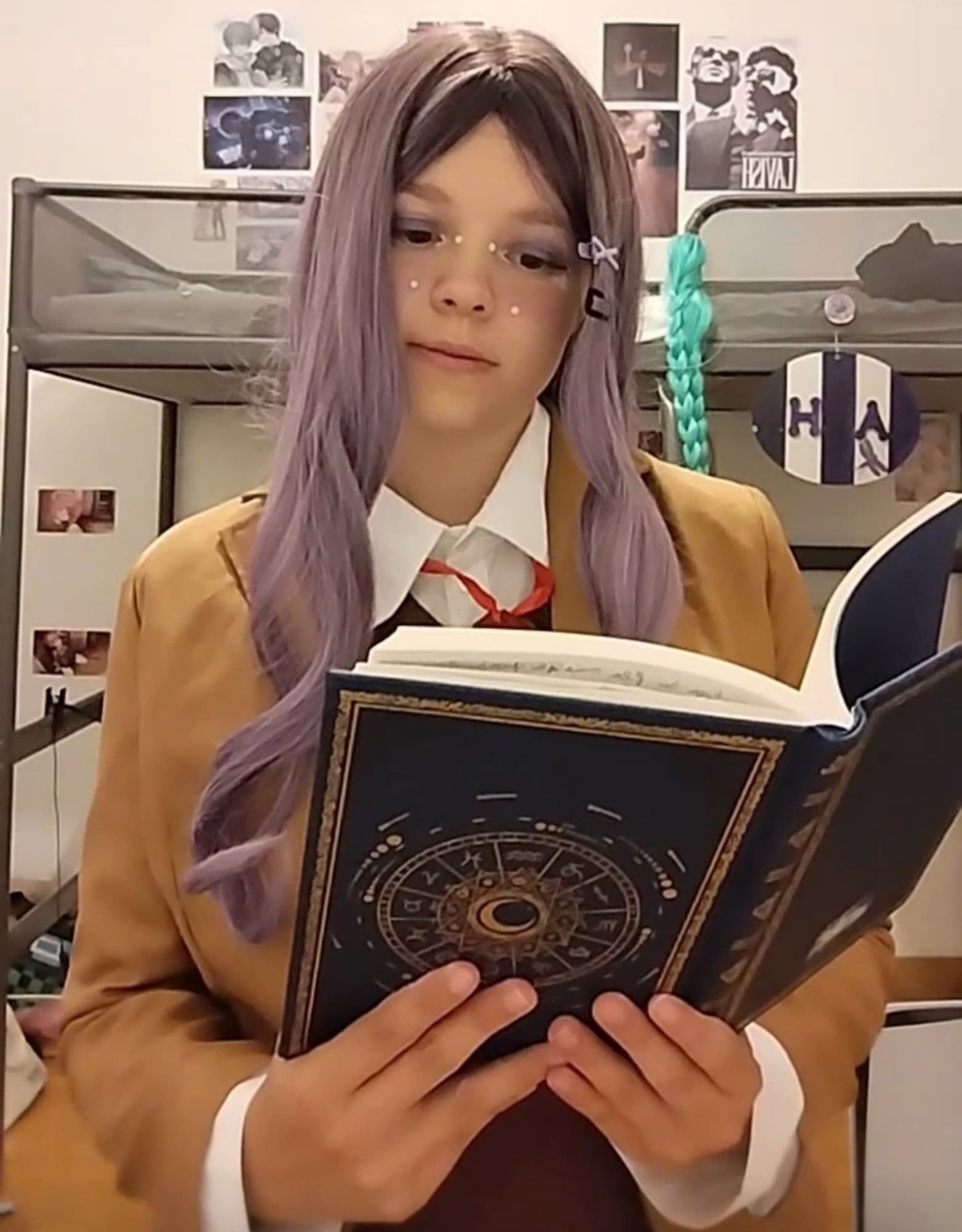 Yuri 🖊️📓 - Photo 20