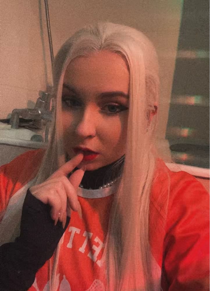 Allison Reynolds  - Photo 10