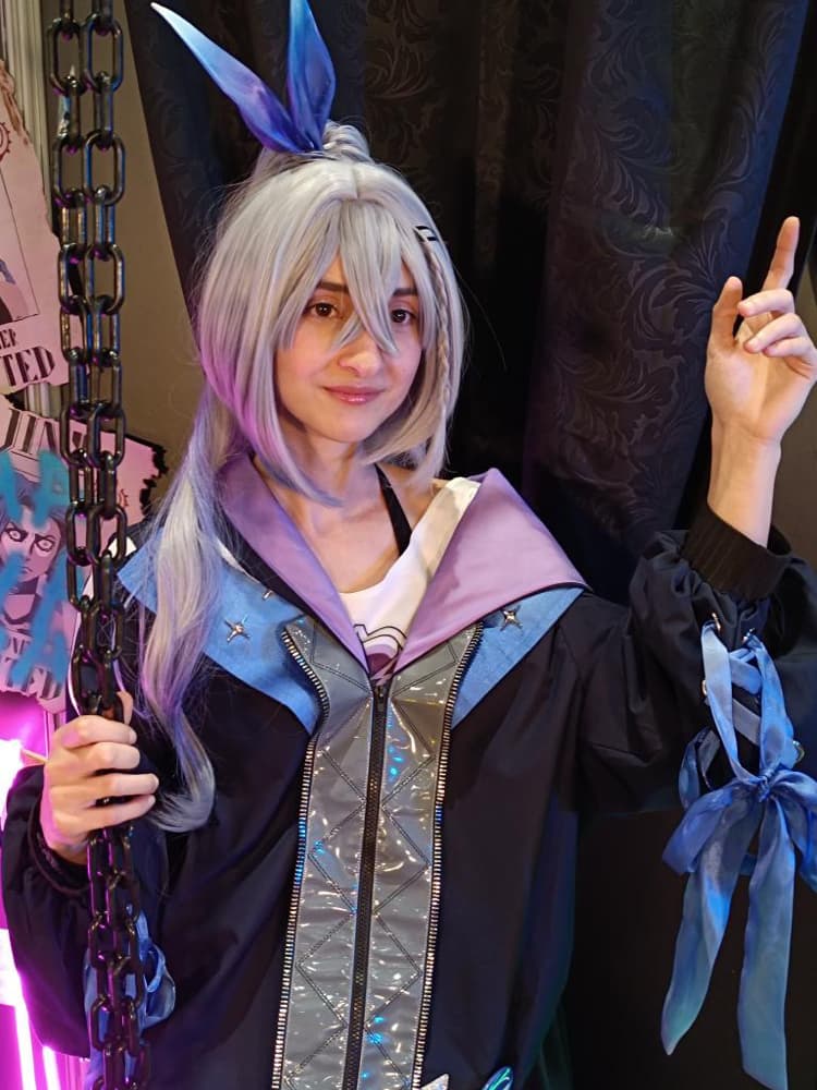 Silver Wolf - Photo 3