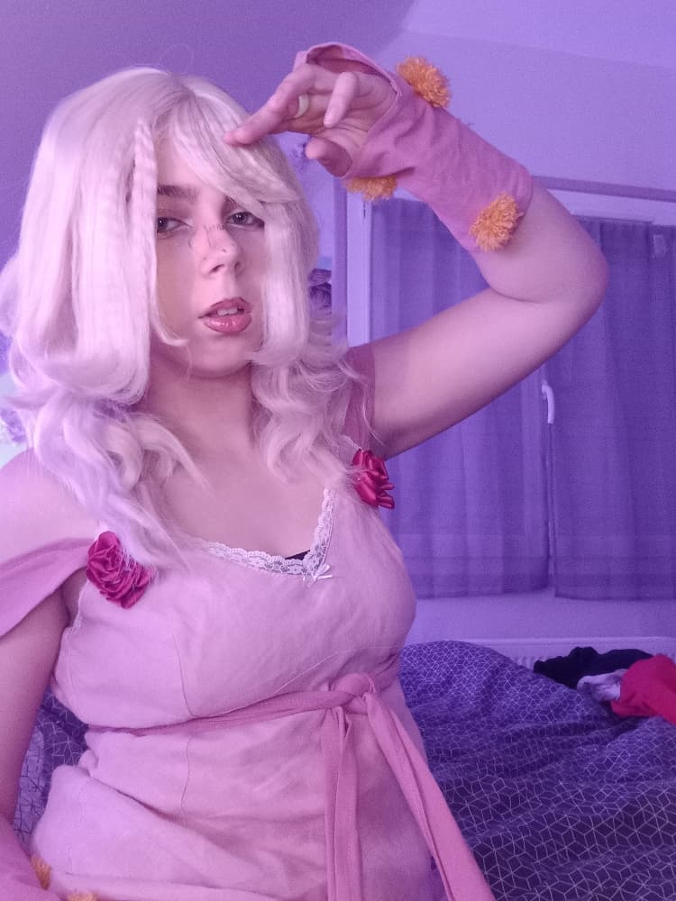 Lucy steel  - Photo 1