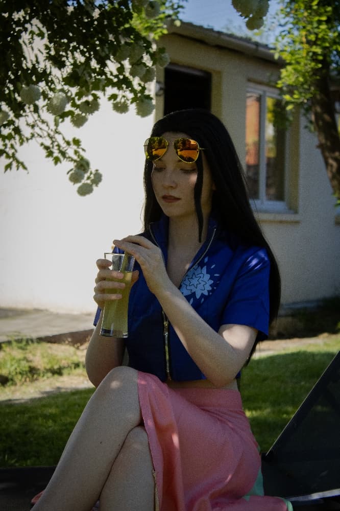 Robin in garden - Photo 2