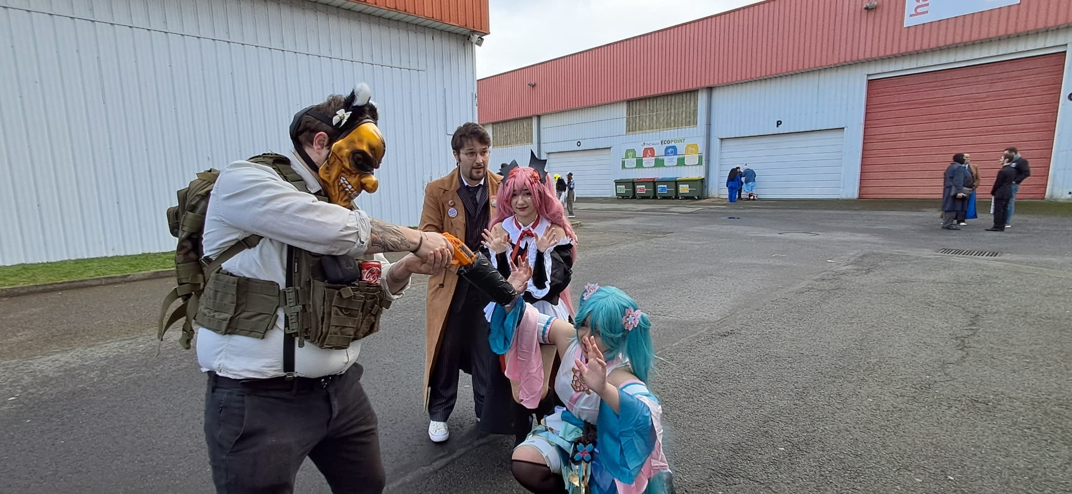 Wolf (golden mask) - Photo 23