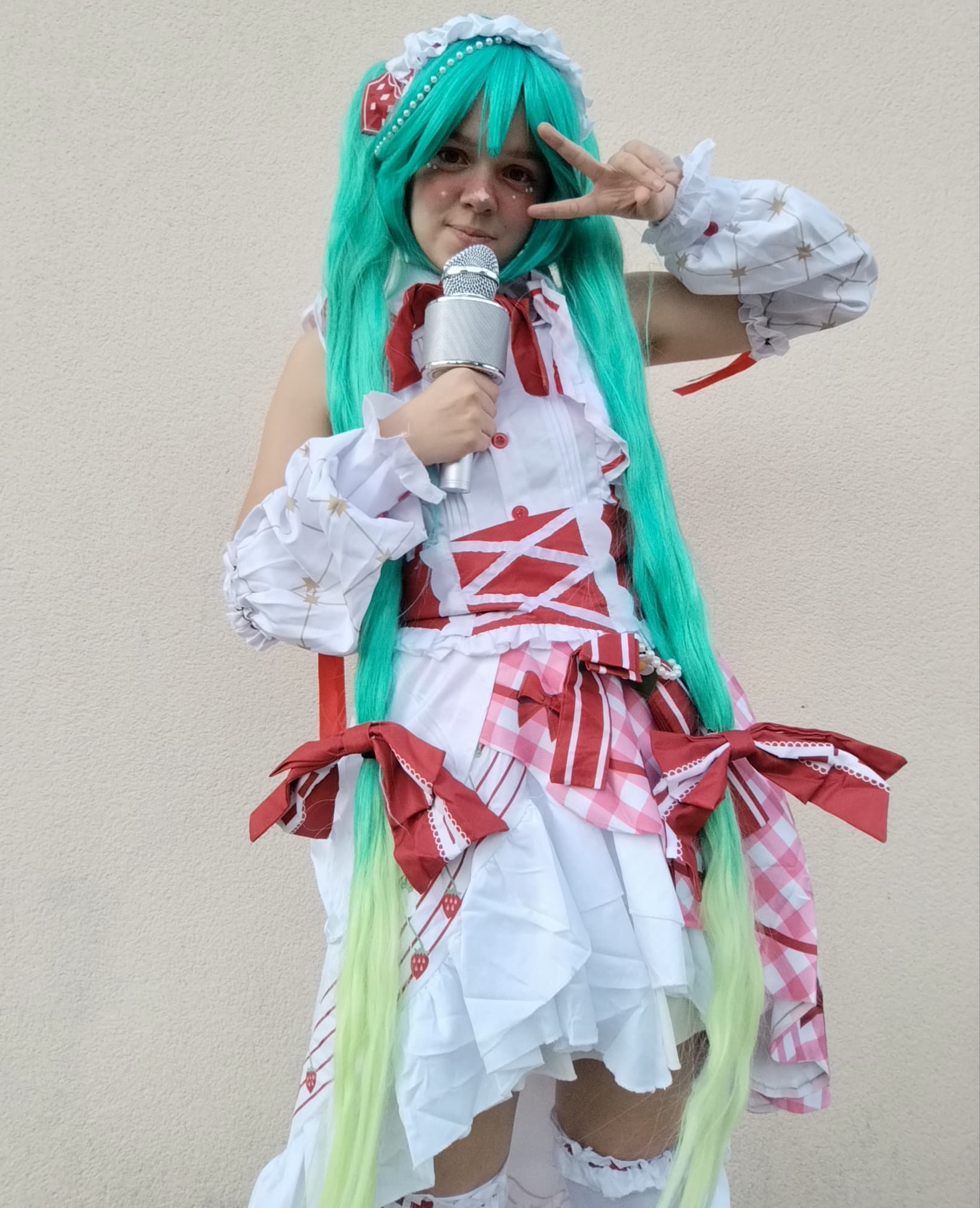Strawberry Miku 🍓💚 - Photo 2