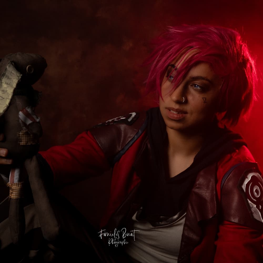 Vi Studio - Arcane cosplay photoshoot cover