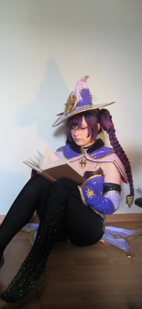 Shooting Mona - Photo 1