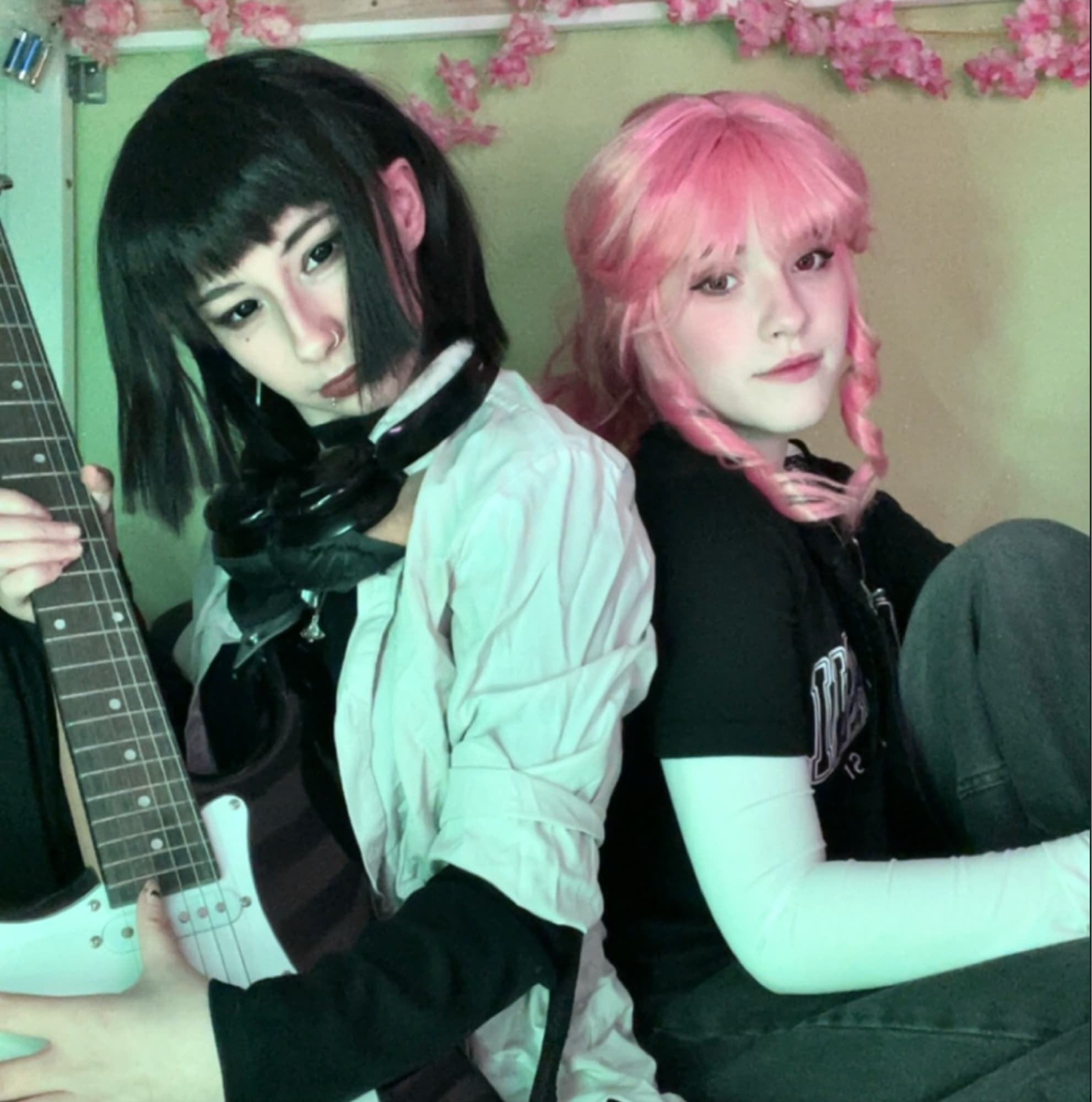 Mitsuki And Aya - Photo 4