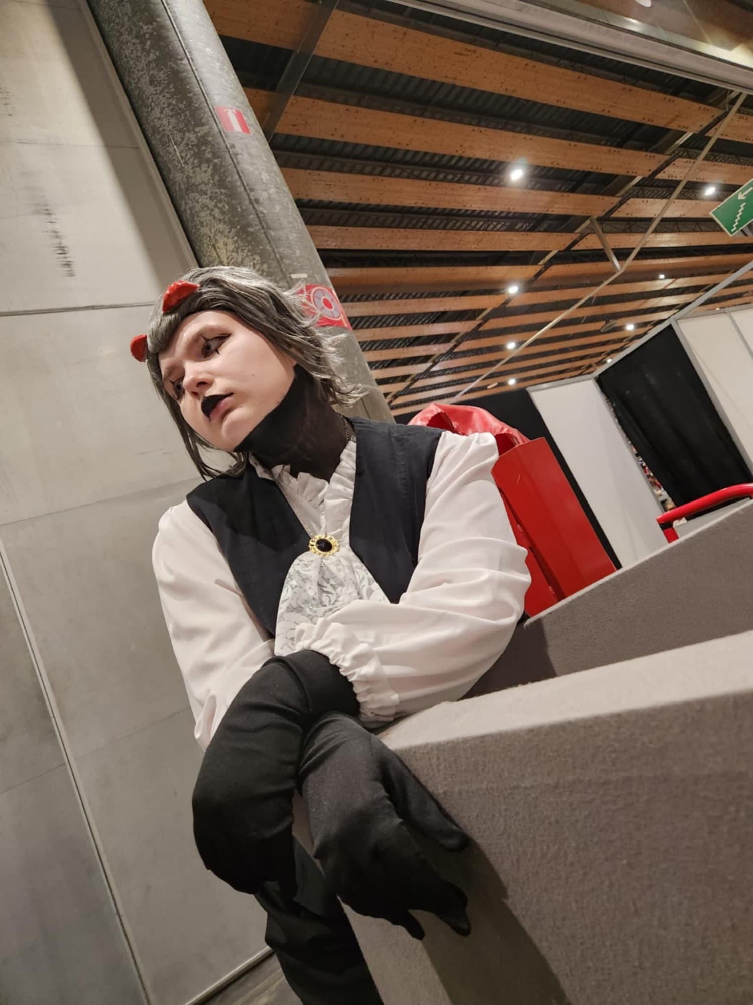 Stolas other outfit - Photo 6