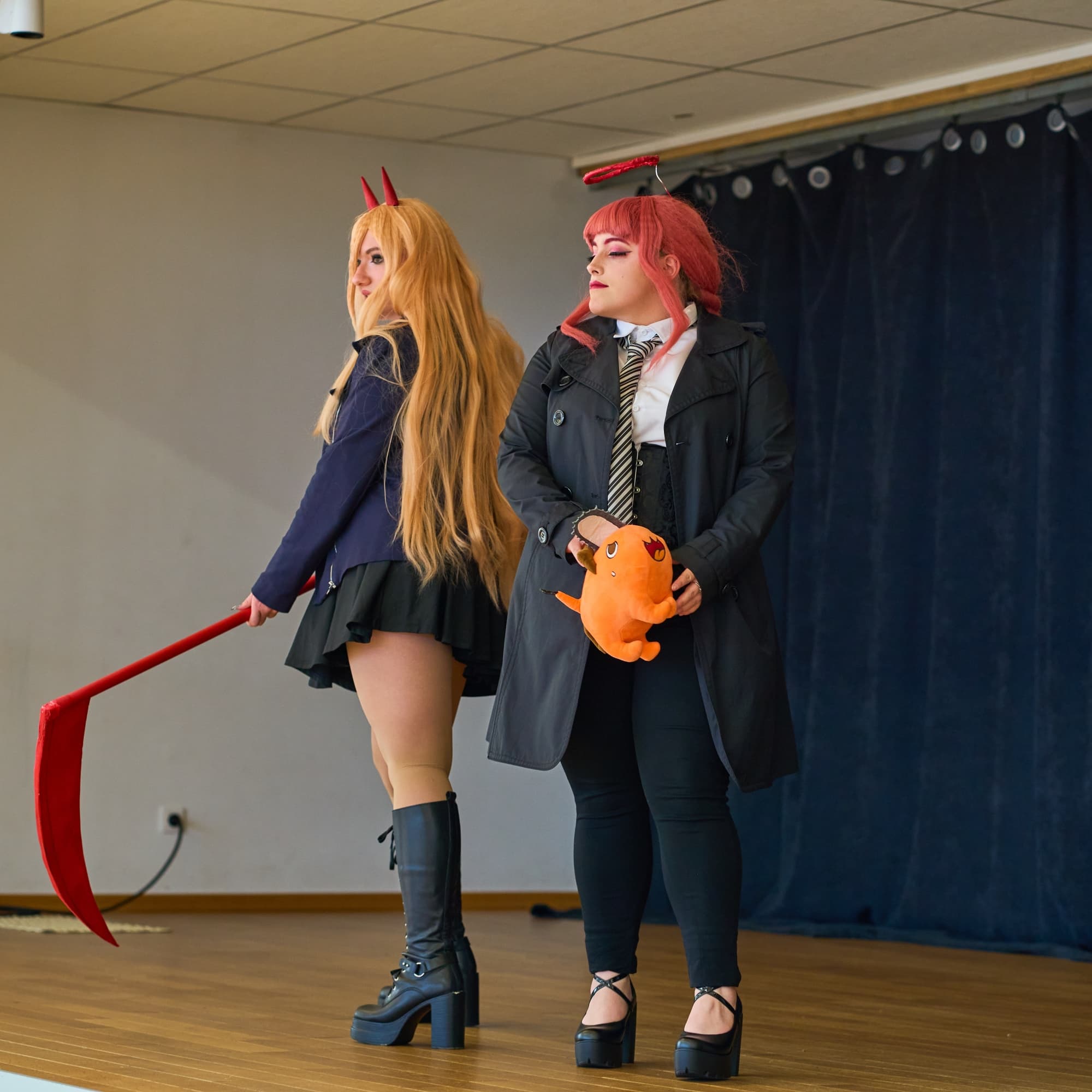 Makima - Chainsaw Man cosplay photoshoot cover