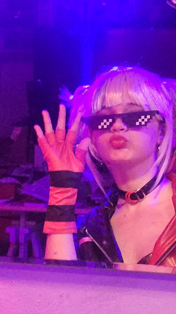 Harley Quinn Isekai - Photo 3