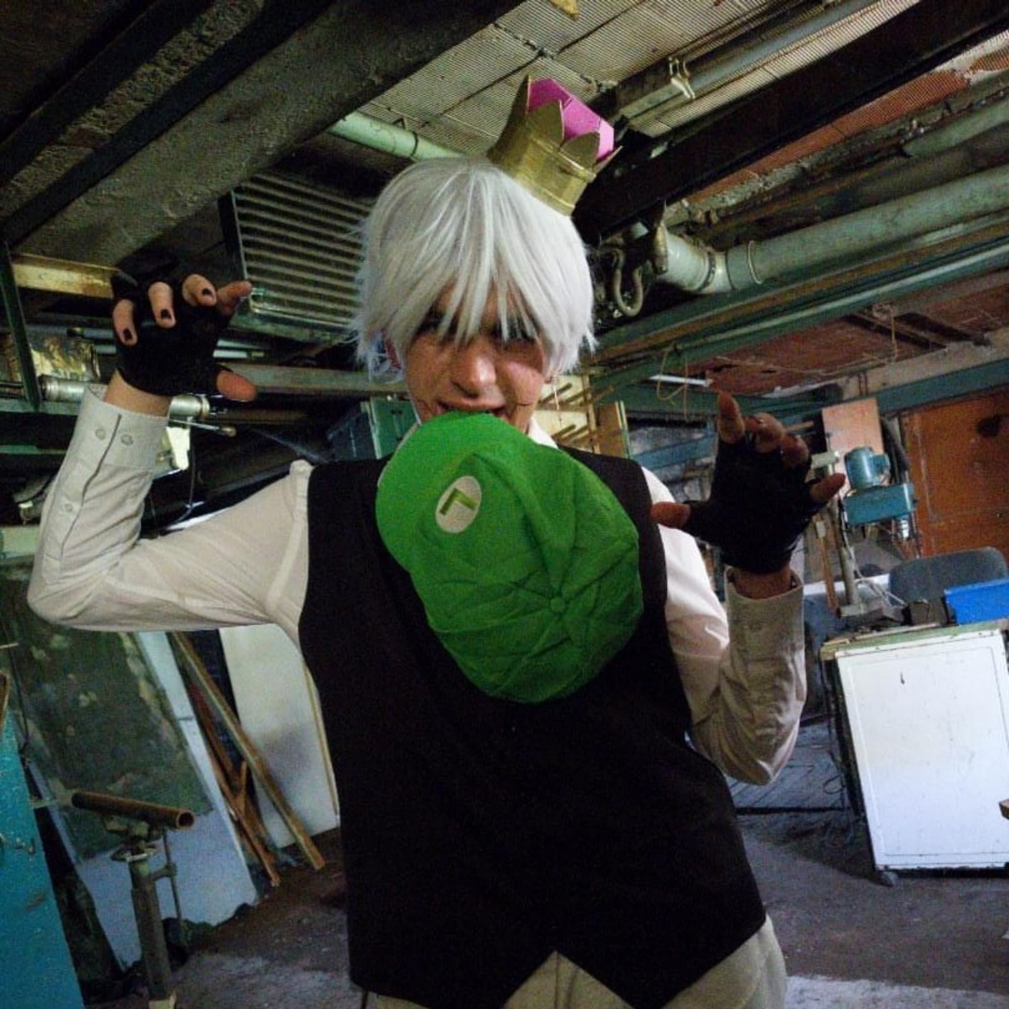 Roi Boo - Mario cosplay photoshoot cover