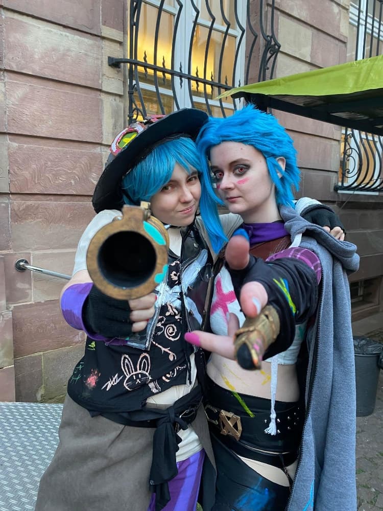 Isha and friends - Photo 1