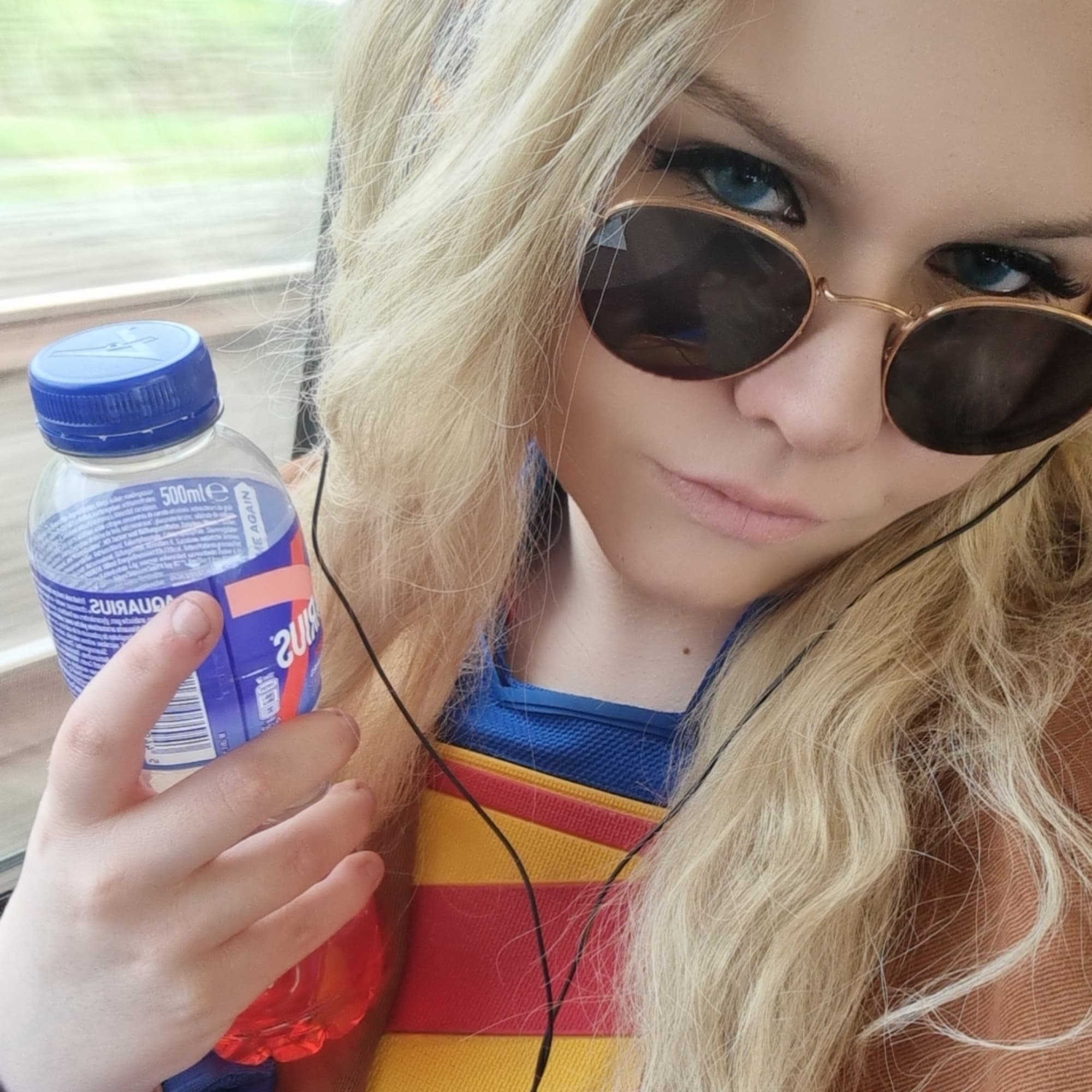 Supergirl conv - DC Comics cosplay photoshoot cover