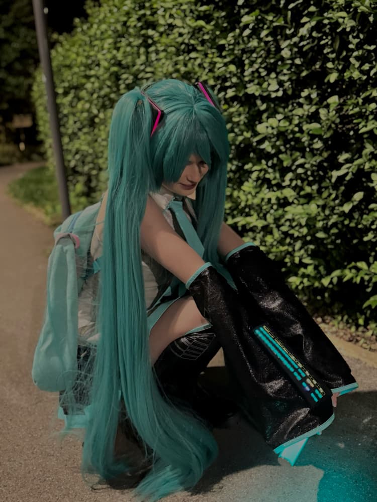 HATSUNE MIKU 🌃 - Photo 4