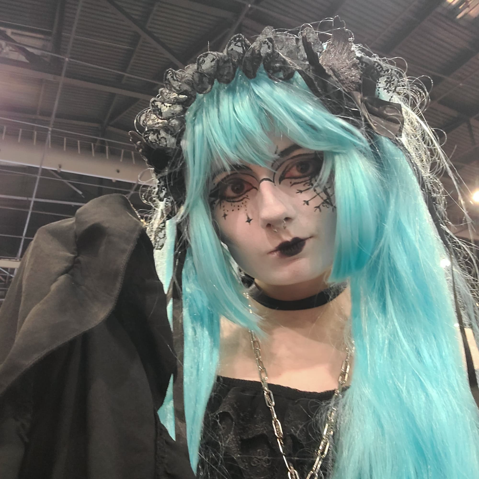 Gothic Miku - Vocaloid cosplay photoshoot cover