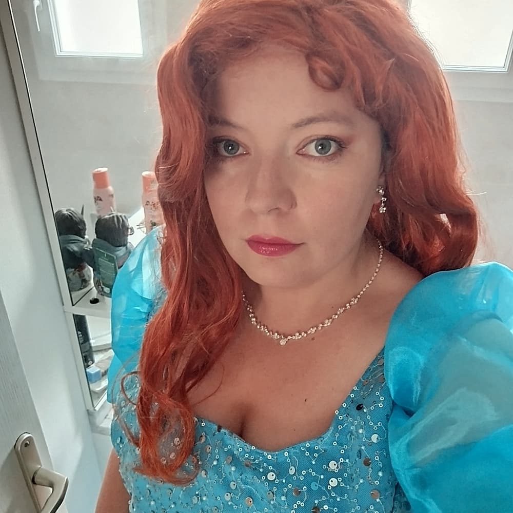 Penelope Featheringt - Bridgerton cosplay photoshoot cover